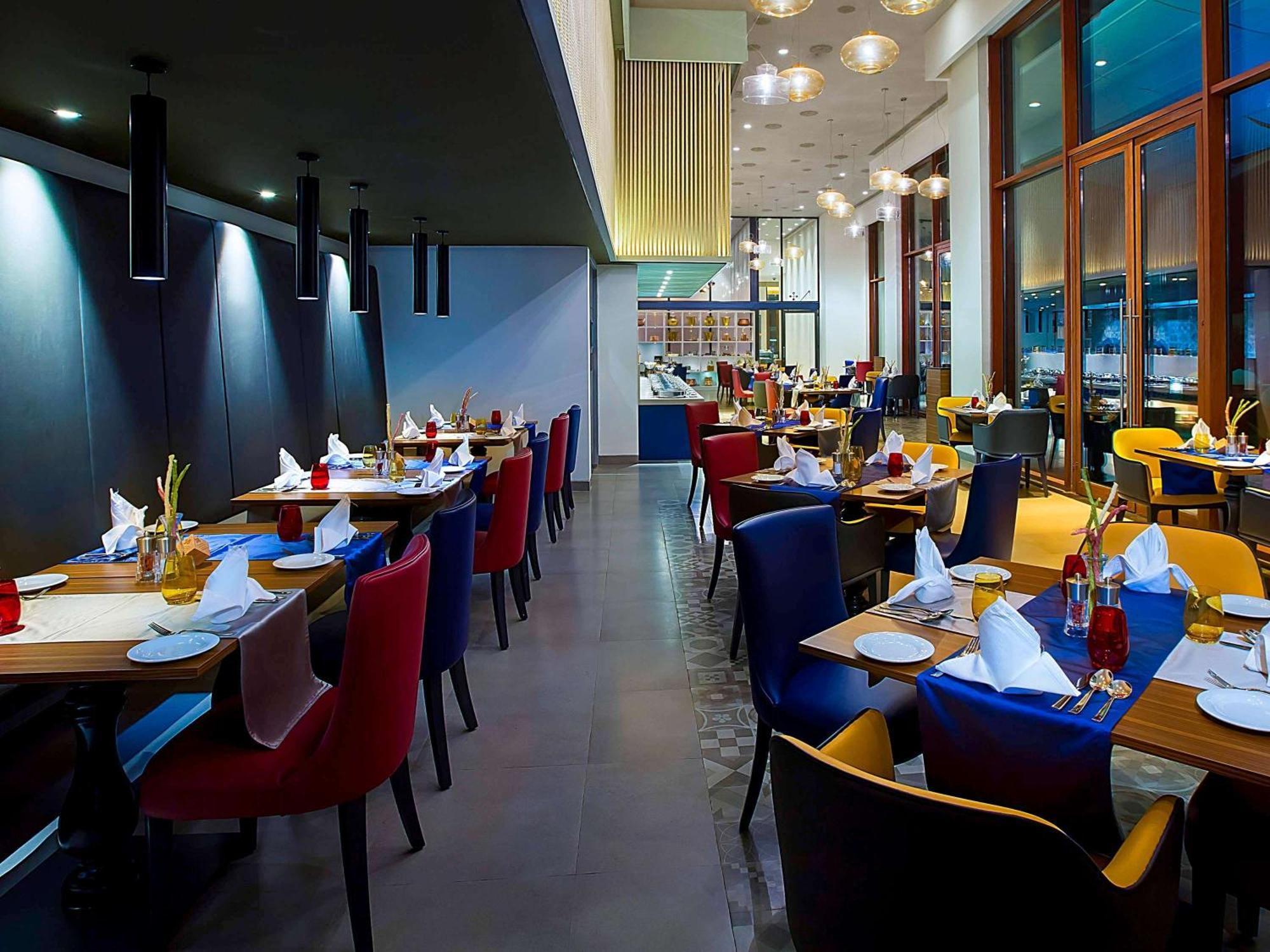 Grand Mercure Mysore - An Accor Brand Buitenkant foto The interior of the restaurant