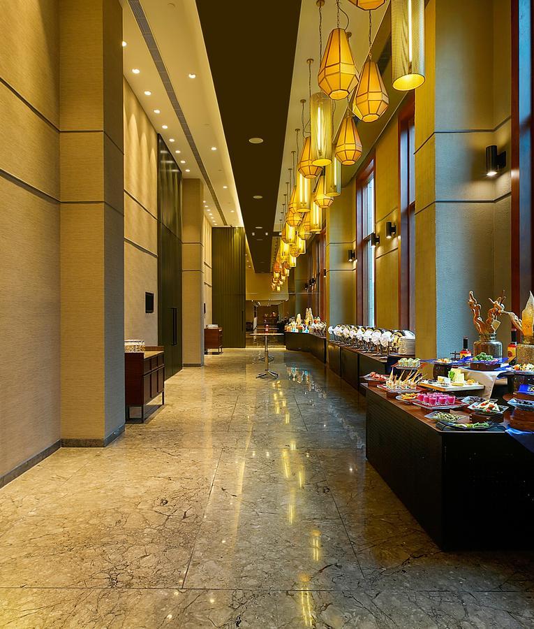 Grand Mercure Mysore - An Accor Brand Buitenkant foto The buffet at the hotel