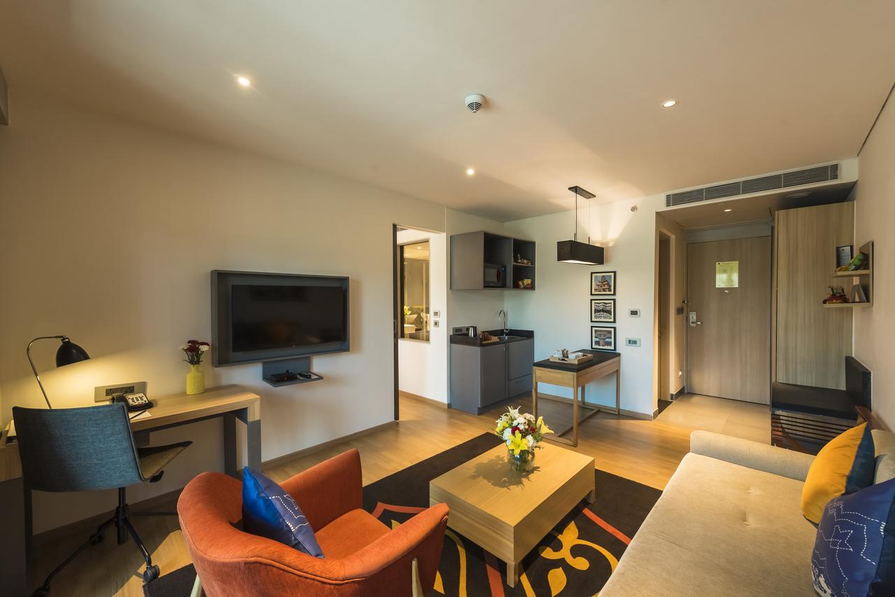Grand Mercure Mysore - An Accor Brand Buitenkant foto A suite at the hotel