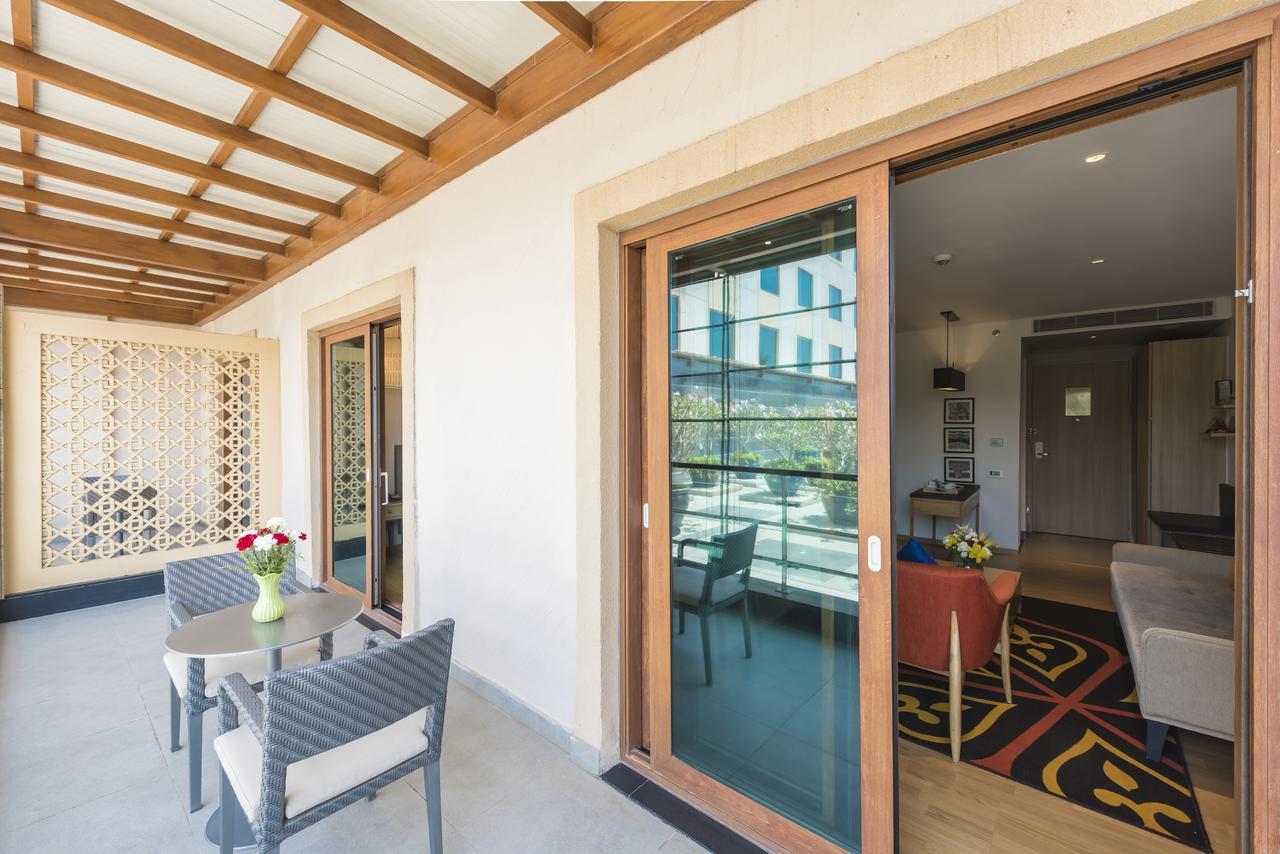 Grand Mercure Mysore - An Accor Brand Buitenkant foto A sliding door