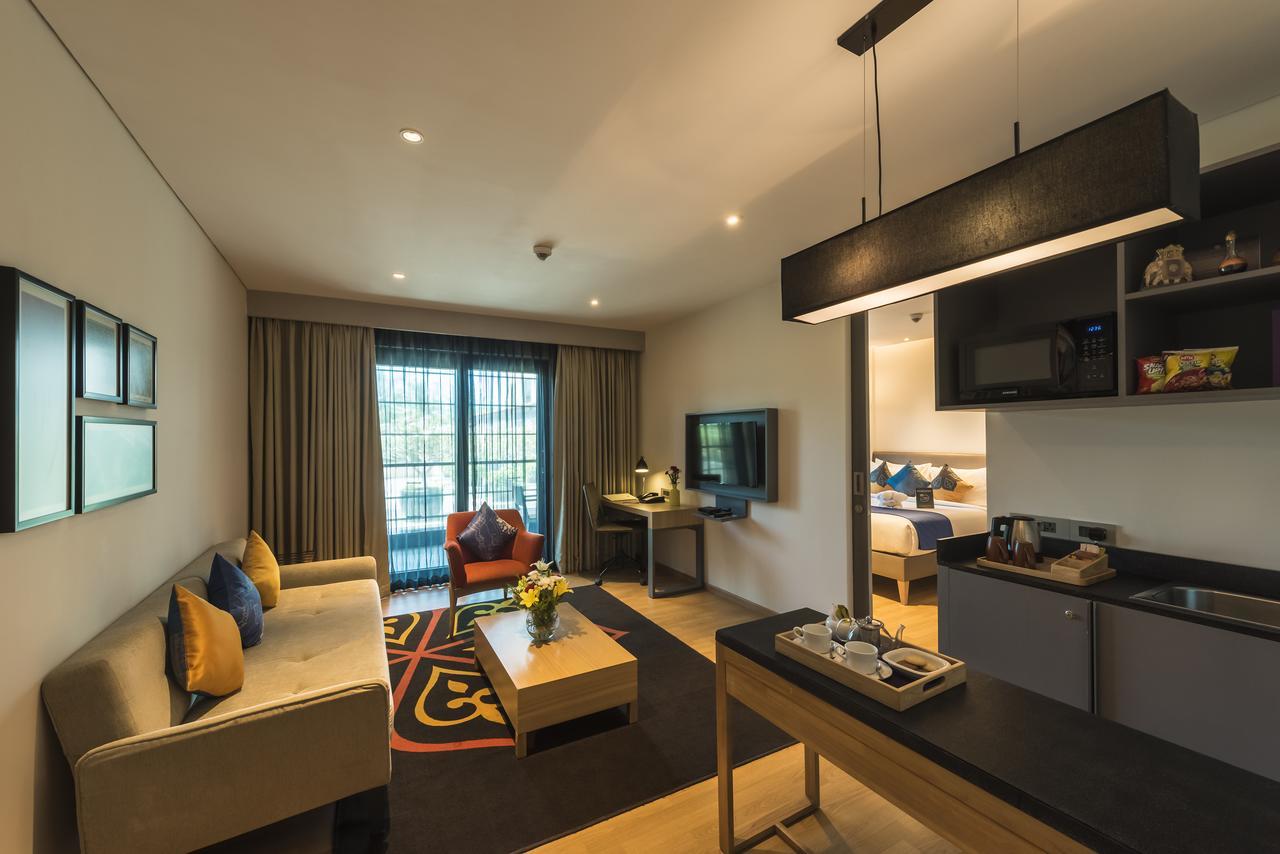 Grand Mercure Mysore - An Accor Brand Buitenkant foto A suite at the hotel