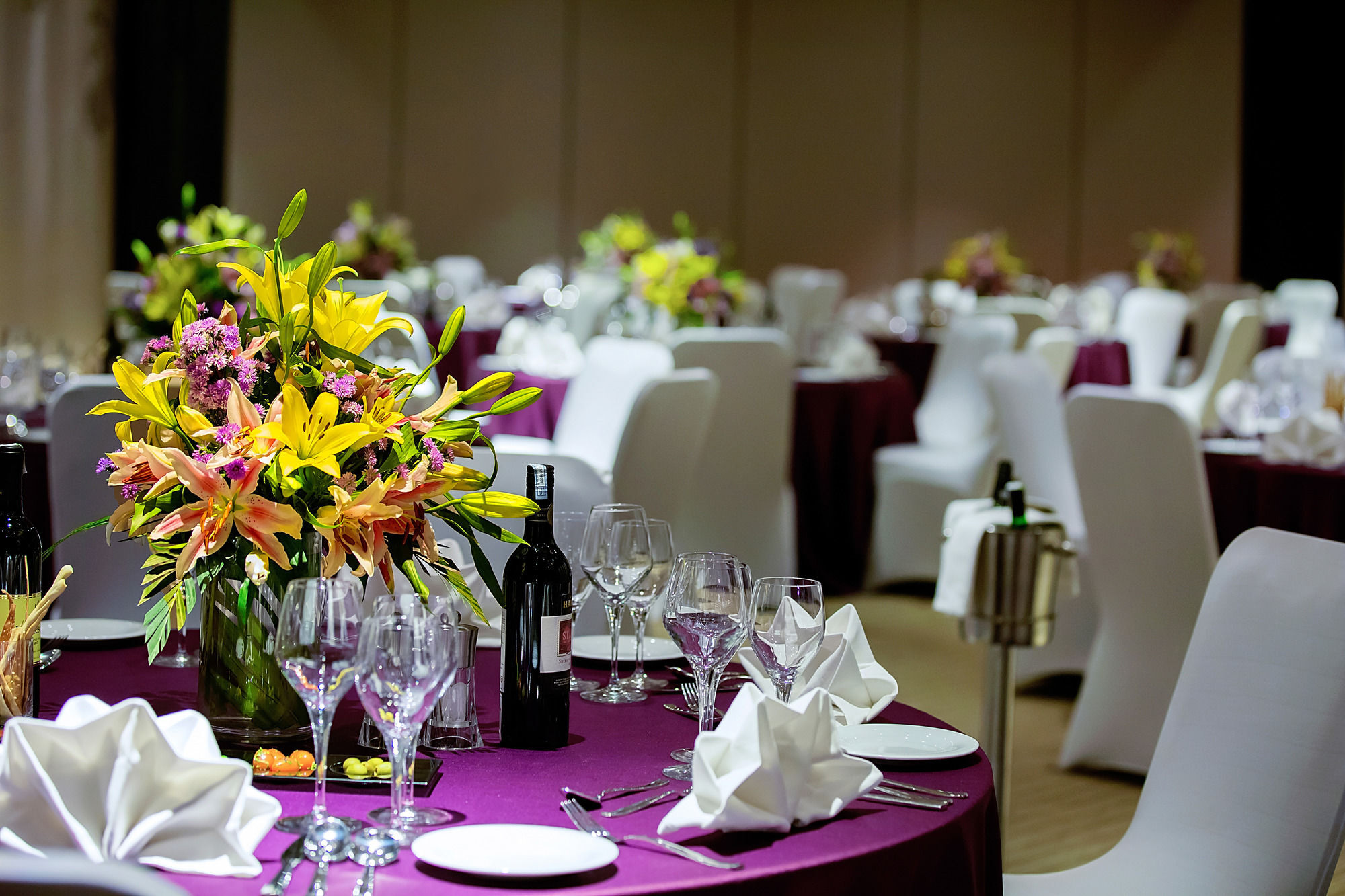 Grand Mercure Mysore - An Accor Brand Buitenkant foto A table set for a formal dinner